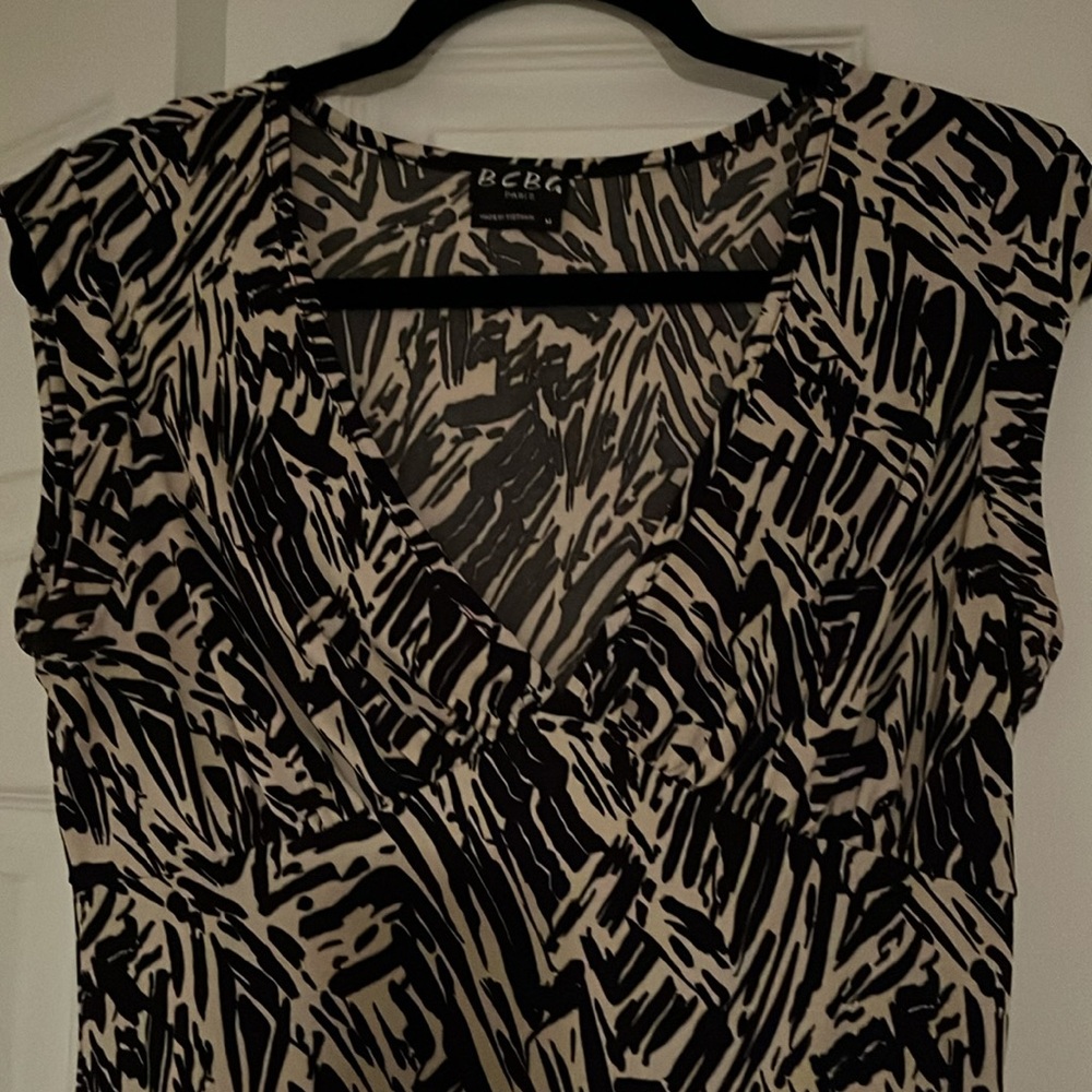 BCBG Black and Cream Patterned Women's Top - Picture 2 of 4
